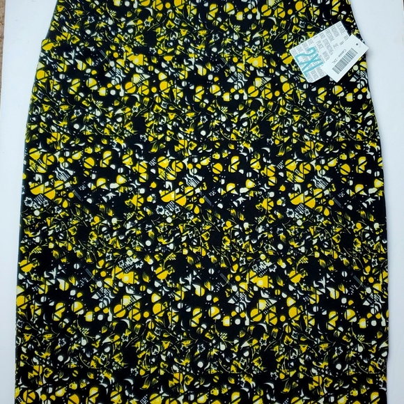 LuLaRoe Dresses & Skirts - NWT Lularoe Cassie pencil skirt